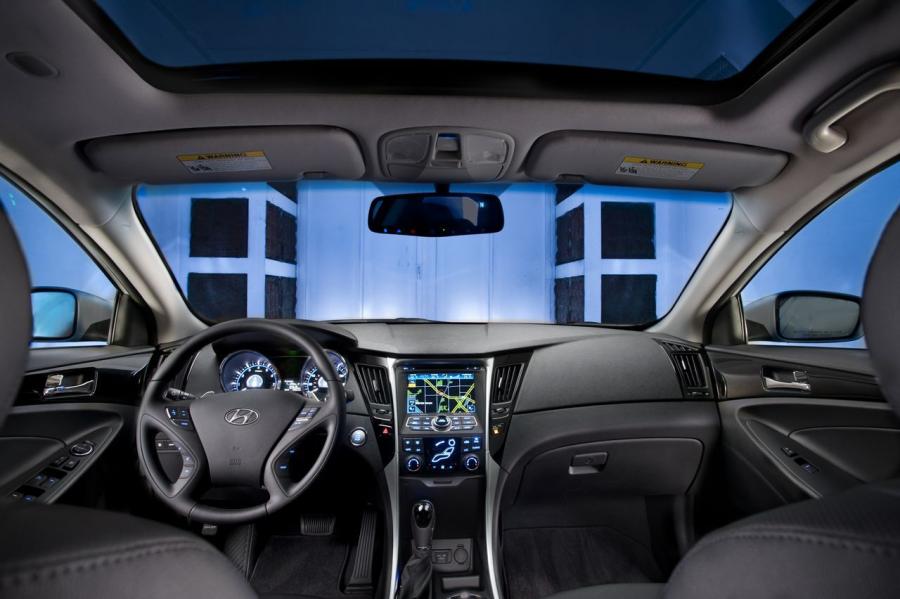  Hyundai Sonata 2013 года  (фото 7 из 12)
